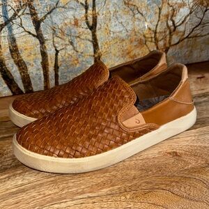 OluKai Lae’ Ahi Lauhala Size 8.5 Tan Woven Leather Slip-On Loafers